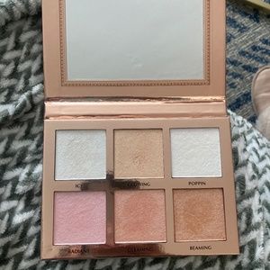 Ace Beautē Glow essentials highlighter palette